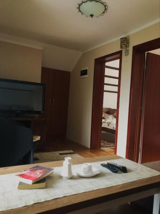 Vikendica,Bungalovi Lipska Pecina เซทินเจ ภายนอก รูปภาพ