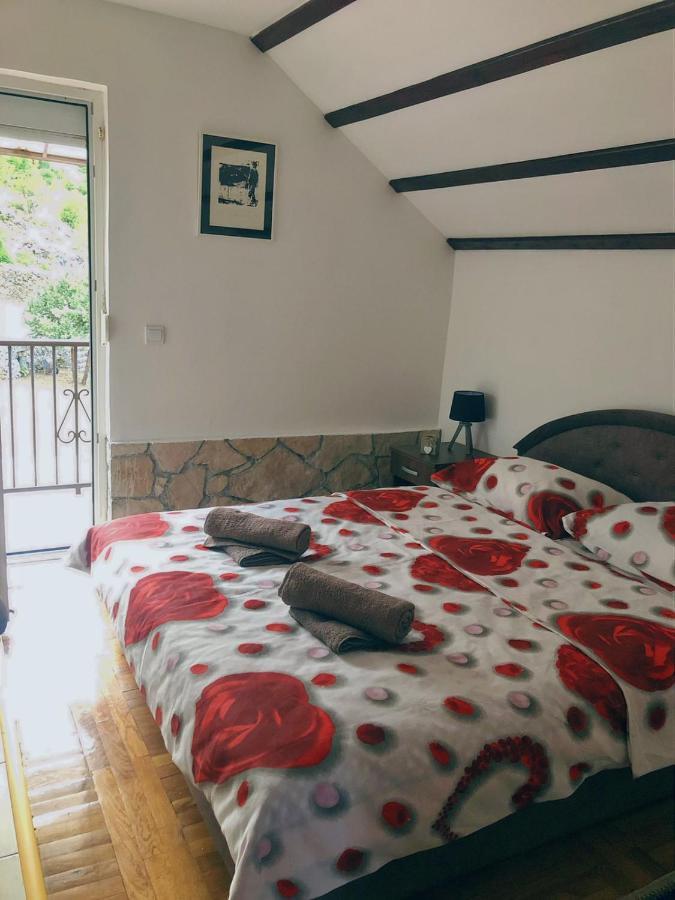 Vikendica,Bungalovi Lipska Pecina เซทินเจ ภายนอก รูปภาพ