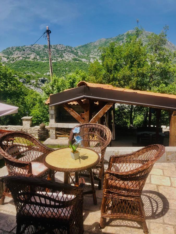 Vikendica,Bungalovi Lipska Pecina เซทินเจ ภายนอก รูปภาพ