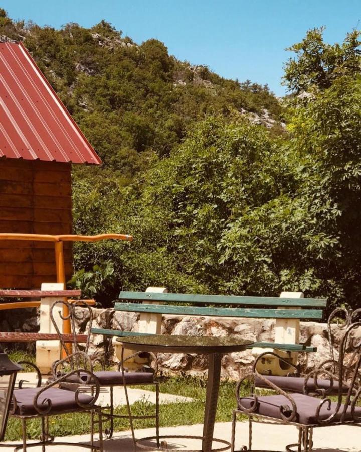 Vikendica,Bungalovi Lipska Pecina เซทินเจ ภายนอก รูปภาพ