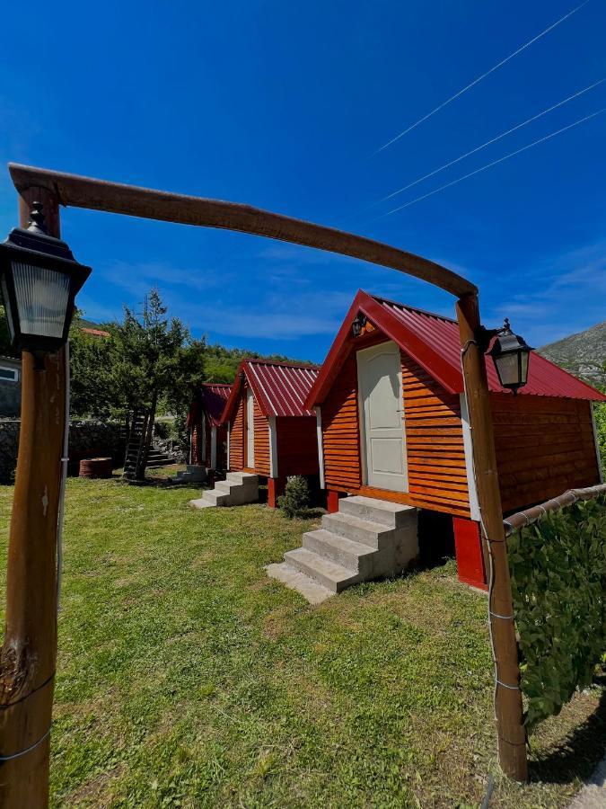Vikendica,Bungalovi Lipska Pecina เซทินเจ ภายนอก รูปภาพ