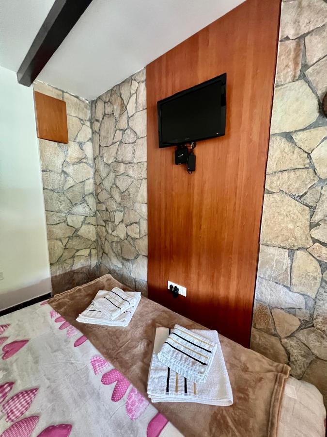Vikendica,Bungalovi Lipska Pecina เซทินเจ ภายนอก รูปภาพ