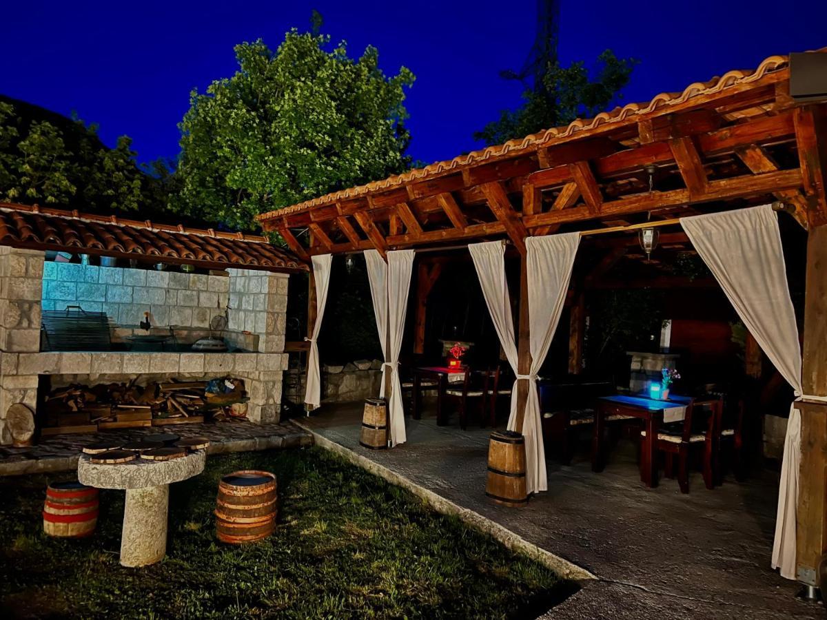 Vikendica,Bungalovi Lipska Pecina เซทินเจ ภายนอก รูปภาพ