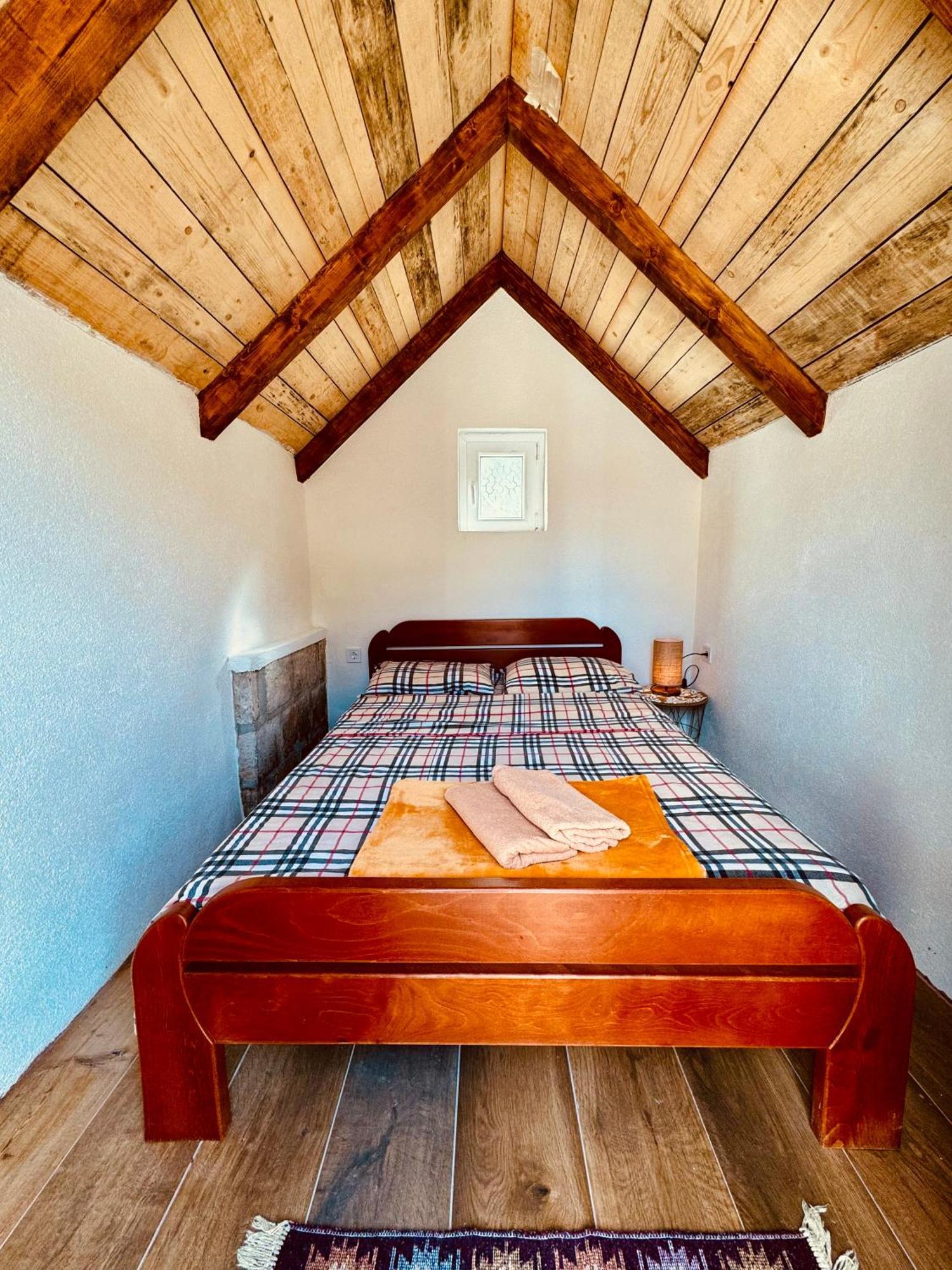 Vikendica,Bungalovi Lipska Pecina เซทินเจ ภายนอก รูปภาพ